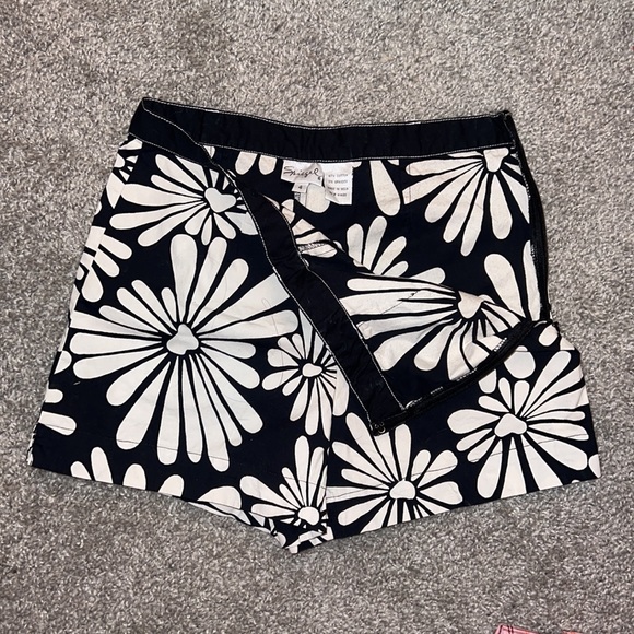 high waisted floral shorts - Picture 3 of 5